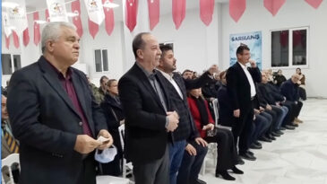 Atat&uuml;rk'&uuml;n Adını Duymak İ&ccedil;in Beklediler, 'Sıra' Gelmeyince Sert Tepki G&ouml;sterdiler