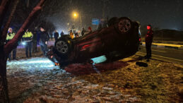 Aynı Kavşakta Yarım Saat Arayla İki Ara&ccedil; Takla Attı