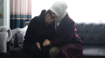 Bakan G&ouml;ktaş'tan Atlas'ın ailesine taziye ziyareti
