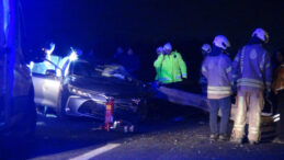 Bariyerlere Saplanan Otomobilin S&uuml;r&uuml;c&uuml;s&uuml; Hayatını Kaybetti