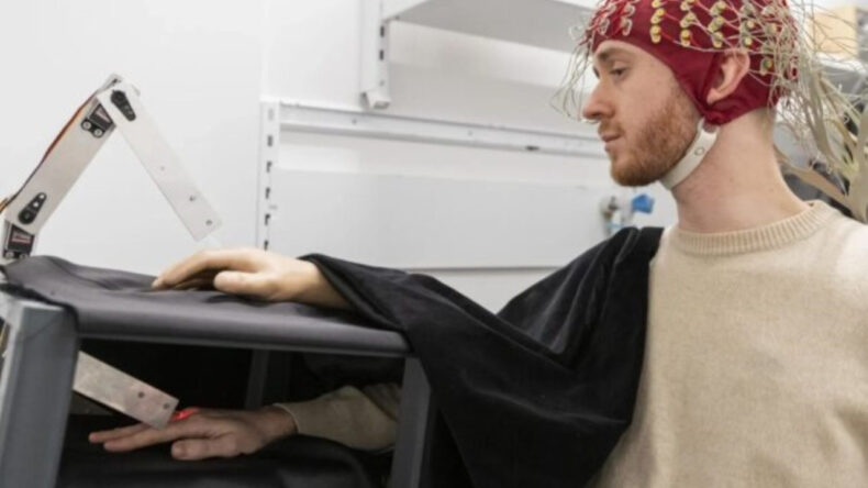 Benlik Algısının Sınırlarını Keşfeden &Ccedil;ığır A&ccedil;ıcı Deney