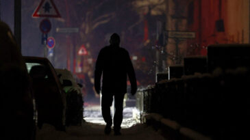 Berlin'de Elektrik Kesintisi: Telefonunu Şarj İ&ccedil;in Şehir Değiştirenler