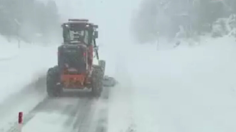Bing&ouml;l'&uuml; &Uuml;&ccedil; Şehre Bağlayan Karayolları Ağır Taşıt Trafiğine Kapatıldı
