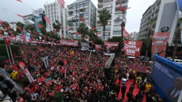 On Binlerce Adanalı, Zeydan Karalar İ&ccedil;in Bir Araya Geldi