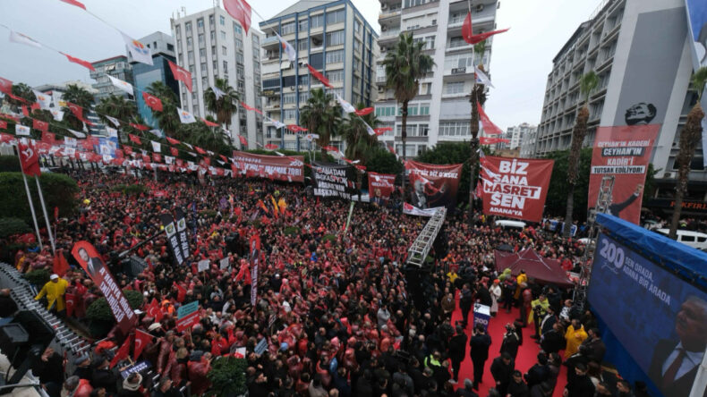 On Binlerce Adanalı, Zeydan Karalar İ&ccedil;in Bir Araya Geldi