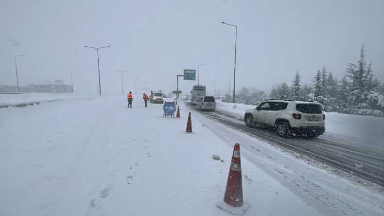 Bolu Ge&ccedil;işinde Trafik Uyarısı: Otoyol Yeniden A&ccedil;ıldı, D-100 Kapatıldı