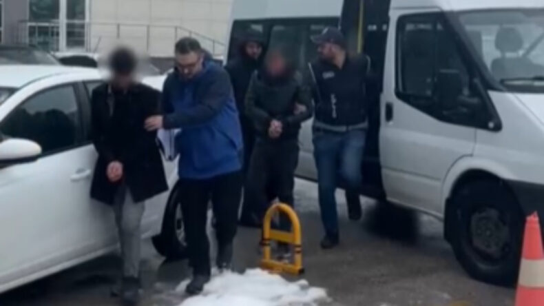 Bolu'da 13 D&uuml;zensiz G&ouml;&ccedil;men Yakalandı, 5 Organizat&ouml;r Tutuklandı