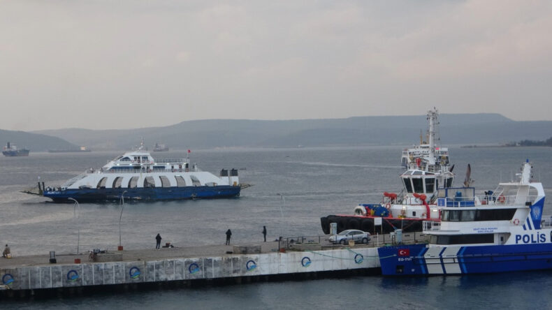 Bozcaada ve G&ouml;k&ccedil;eada'daki Feribot Seferleri İptal Edildi
