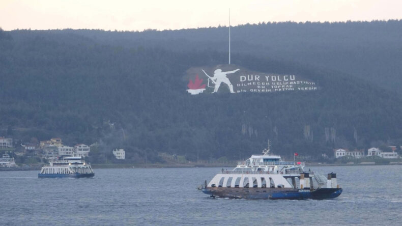 Bozcaada'da Feribot Seferleri İptal Edildi