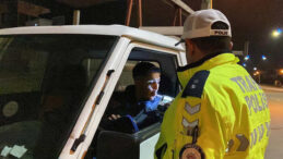 Burdur'da Kaldırıma Park Eden S&uuml;r&uuml;c&uuml; Polise Yakalandı