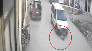 Bursa&rsquo;da Yola Fırlayan 2 Yaşındaki &Ccedil;ocuğa Otomobil &Ccedil;arptı