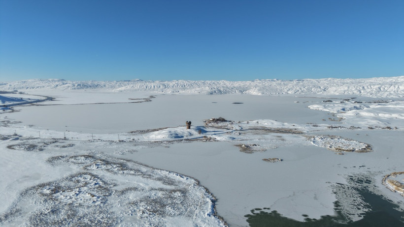 Buz Tutmuş Göl Manzarası