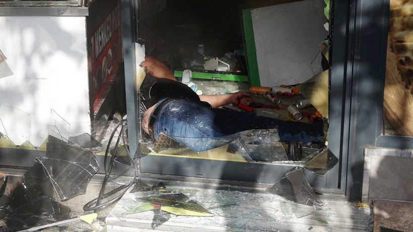 Ateşe Verilen İş Yeri