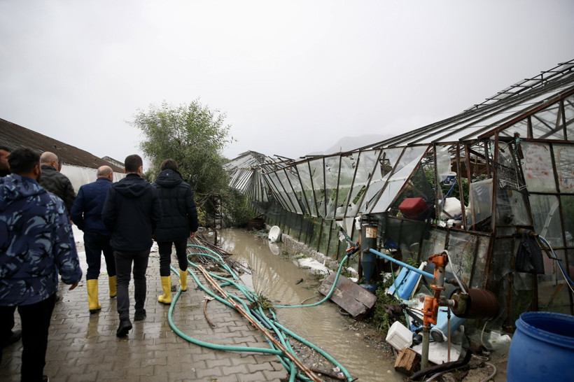 Hortum sonrası zarar gören seralar
