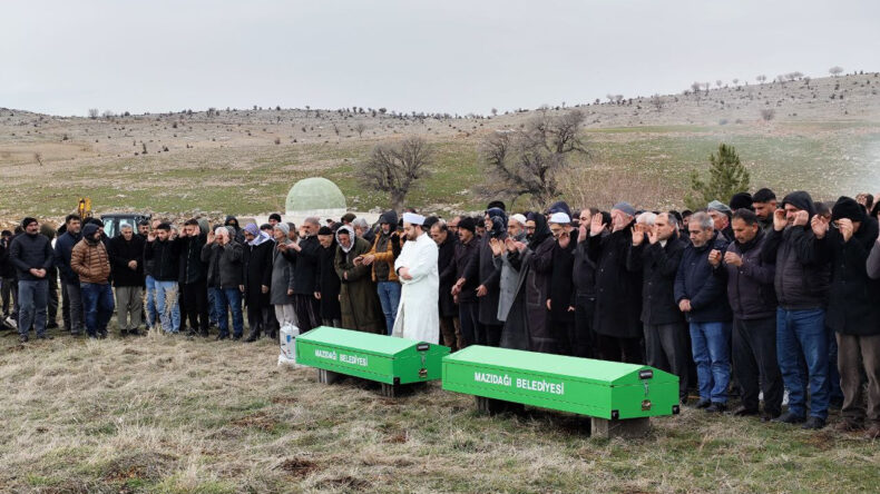 Buz Tutmuş G&ouml;lette Hayatını Kaybeden İki &Ccedil;ocuk Yan Yana Defnedildi