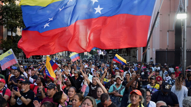 Caracas’ta Binlerce Kişi Maduro’ya Destek İçin Sokaklara Çıktı