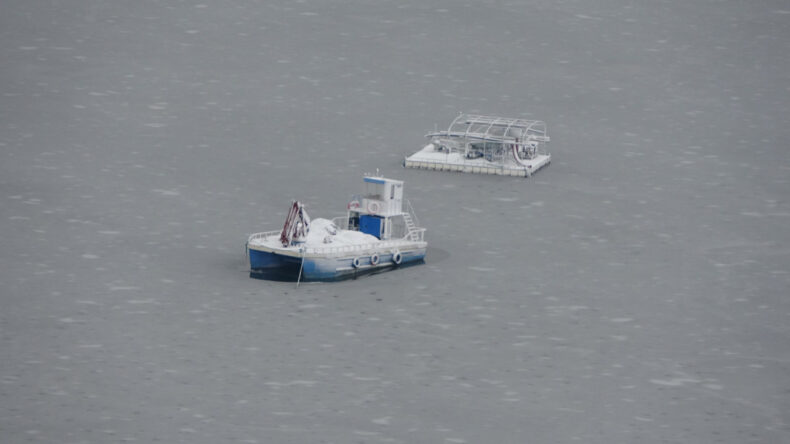 &Ccedil;at Barajı Buzla Kaplandı: Tekneler Hapsoldu