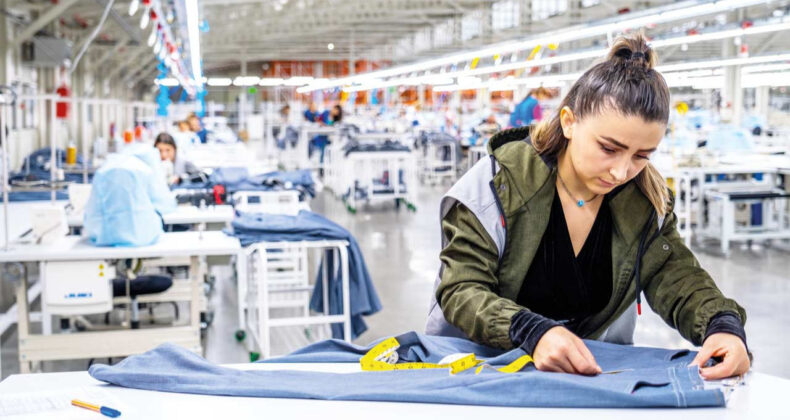 Çalışanların İki Maaşı Vergi Olarak Alınacak