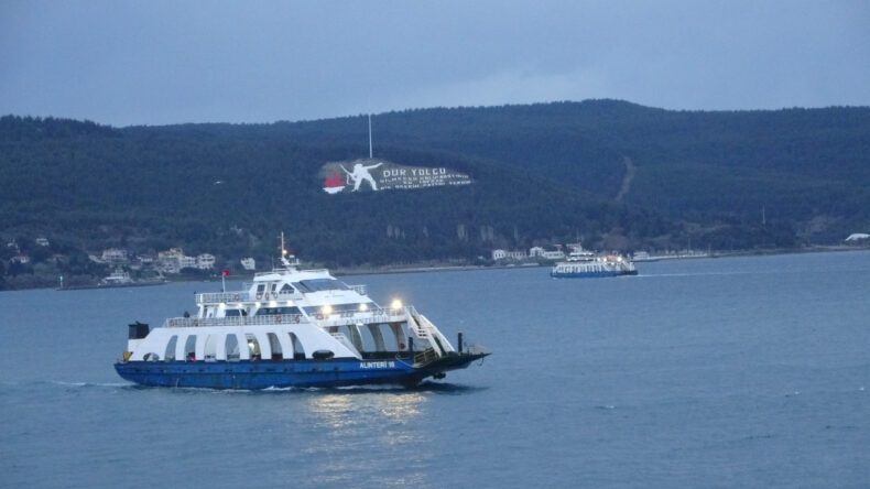 &Ccedil;anakkale Boğazı Tekrar Gemi Trafiğine A&ccedil;ıldı