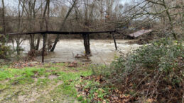 &Ccedil;anakkale'de Sağanak Yağış Etkisi: Yollar Kapandı, Tarım Arazileri Su İ&ccedil;inde Kaldı