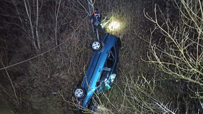 &Ccedil;aya D&uuml;şen Otomobilde Baba ve Oğlu Hayatını Kaybetti