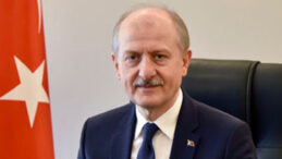 &Ccedil;ifte g&ouml;rev: Hasan Suver hem başdanışman hem bakan yardımcısı oldu