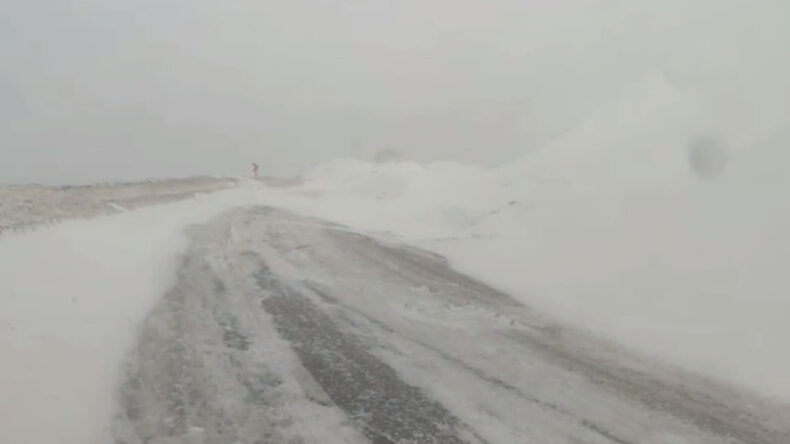 &Ccedil;ığ D&uuml;şmesi Nedeniyle Yol Trafiğe Kapandı