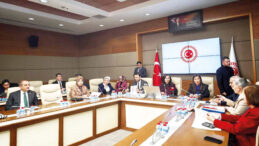 A&ccedil;lık &Ccedil;ocukları Su&ccedil;a S&uuml;r&uuml;kl&uuml;yor