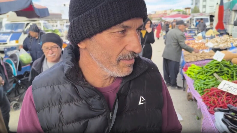 Cebindeki Parayı G&ouml;sterdi: Selam Vermeye Bile Utanıyorum