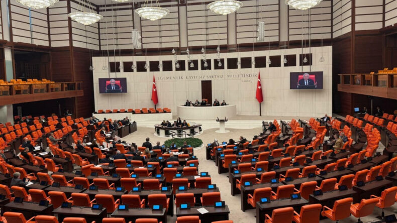 CHP'li Emir'den Kahraman ve &Ccedil;alık'a Dikkat &Ccedil;ekici Uyarı