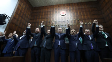 CHP'li Vekilin Transfer Paylaşımı Tartışma Yarattı