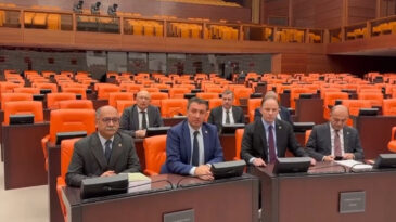 CHP'nin Eylemi Devam Ediyor: 'Emeklilerimiz Hakkını Alana Kadar M&uuml;cadele Edeceğiz'