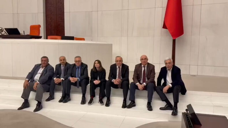 CHP'nin Eylemi Devam Ediyor: 'Emekliyi Mağdur Eden Erdoğan'dır'