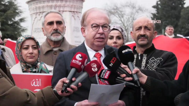Cihat Yaycı: &Ouml;nce sınır yok sayılmış, sonra devletin tapusu olan bayrağa saldırılmıştır