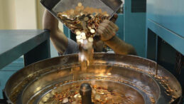 Darphane Ge&ccedil;en Yıl 7 Milyondan Fazla &Ccedil;eyrek Altın Bastı