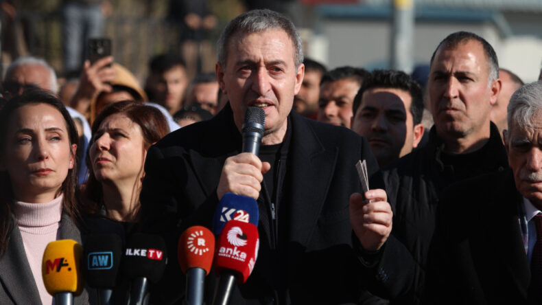 DEM'den Bah&ccedil;eli'ye: Sen kuru temizleyici misin?