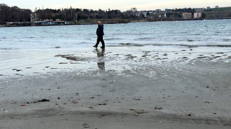 Deniz Kıyıdan 50 Metre Uzaklaştı, Adacıklar Belirginleşti