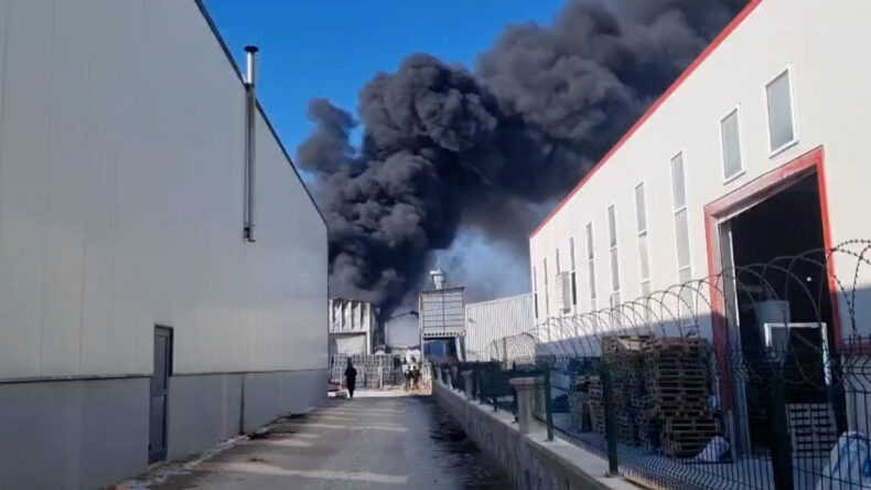 Depo Yangını Korku Yarattı