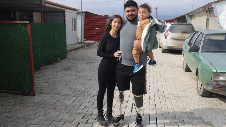 Depremde İki Bacağını Kaybetti, Ama Umudunu Hi&ccedil; Kaybetmedi: Emre'nin Yeniden Doğuşu