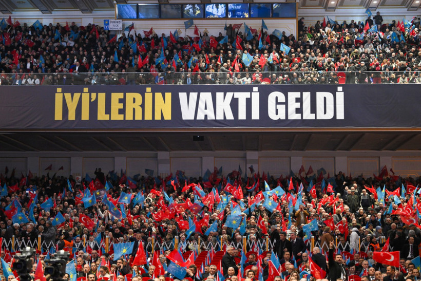 Dervişoğlu kurultayda.