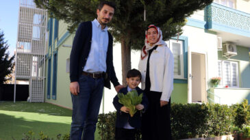 Diyabetli &ccedil;ocukları i&ccedil;in kreş bulamayan &ccedil;ift, işlerini bırakıp merkez a&ccedil;tı