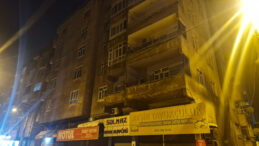 Diyarbakır'da Kolonları &Ccedil;atlayan İki Bina Tahliye Edildi