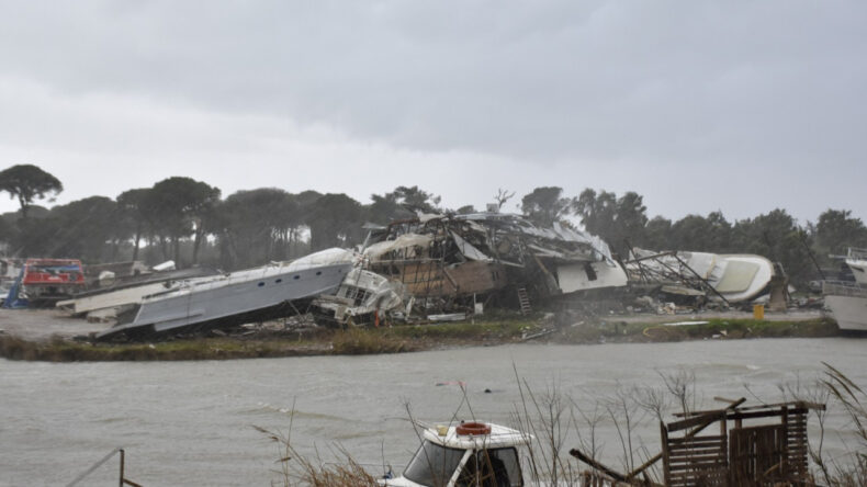 Dolu Seraları Vurdu, Hortum Teknelere Zarar Verdi