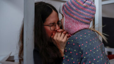 Dondurucu Soğukta Isıtma, Elektrik ve Su Olmadan Hayatta Kalma M&uuml;cadelesi