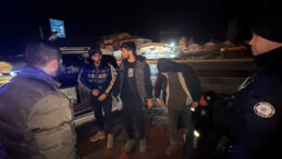 Durdurulan Otomobilde 3 Ka&ccedil;ak G&ouml;&ccedil;men Yakalandı