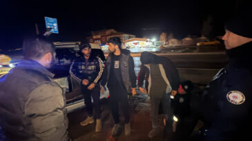 Durdurulan Otomobilde 3 Ka&ccedil;ak G&ouml;&ccedil;men Yakalandı