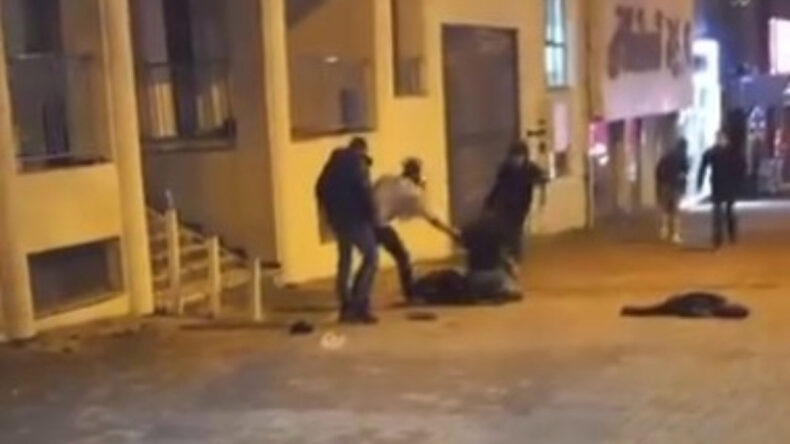 Durup Dururken Birbirlerine &Ccedil;akı Sapladılar