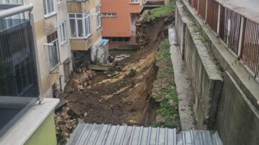 Edirne'de Sağanak Yağış: İstinat Duvarı &Ccedil;&ouml;kt&uuml;