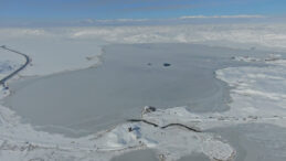 Efsanelerin G&ouml;l&uuml; Buz Tuttu