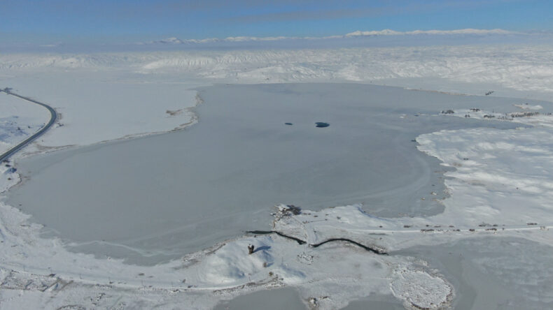 Efsanelerin G&ouml;l&uuml; Buz Tuttu